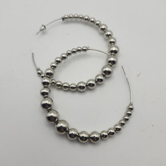 Lot of 5 Pairs Hoop Earrings Mixed Silver Gold Tone Beaded Huggie Vintage Style - Picture 9 of 9